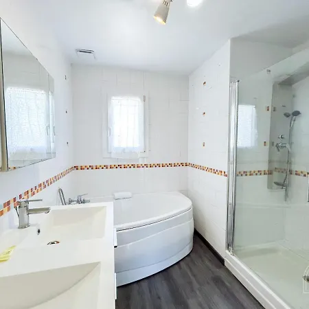 Maison 3 Avec Piscine A 度假居 *